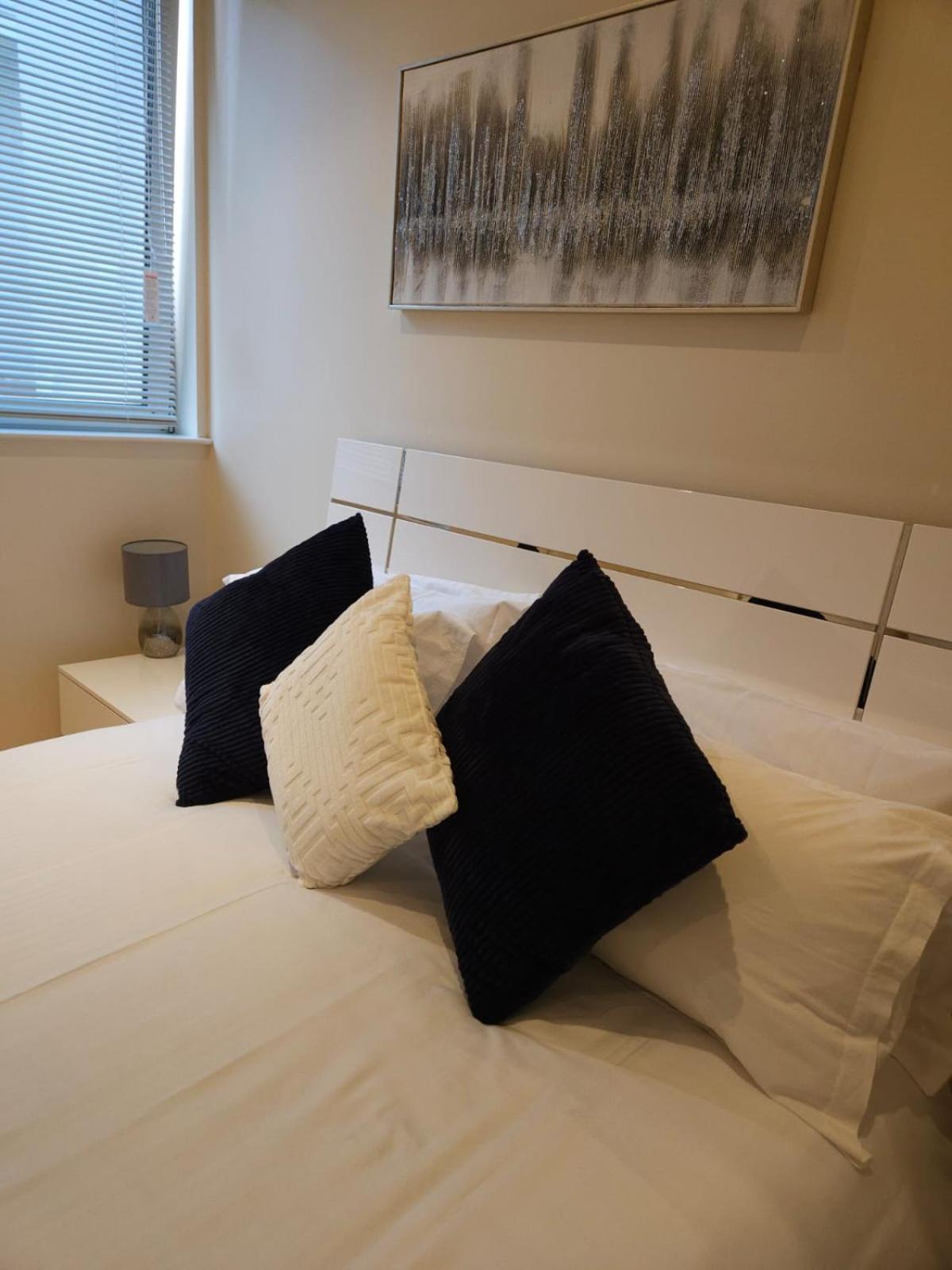 Comfy Spacious Apartment In Canary Wharf Londres Exterior foto